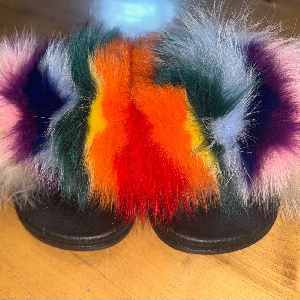 Multi-Color Fur Slide